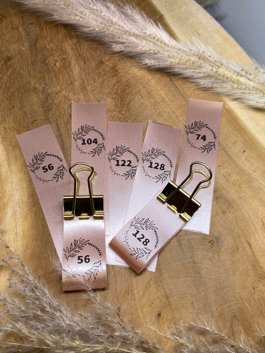 5 Stück Größen Satin-Label Rosa Kranz Eigenproduktion