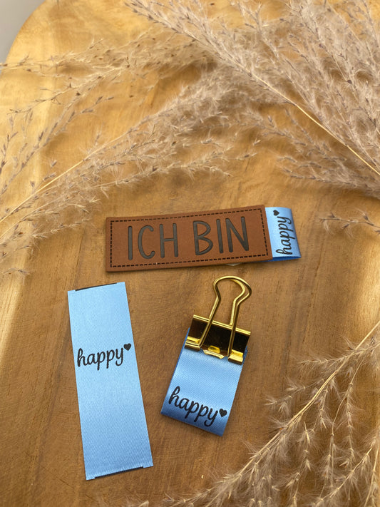 happy Satin-Label in Blau Eigenproduktion